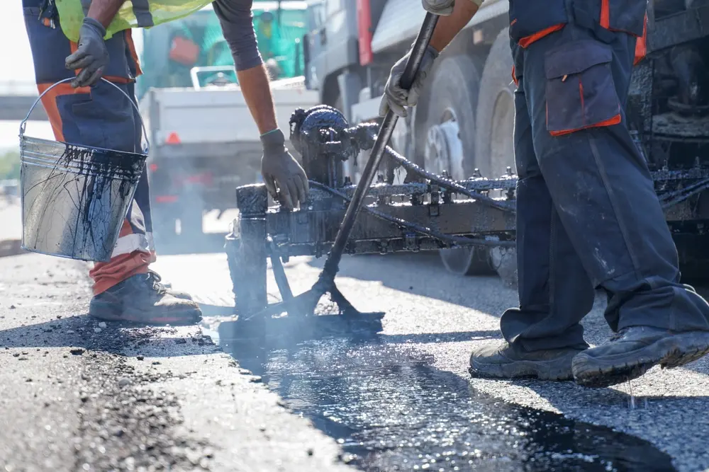A Property Owner’s Guide to Asphalt Sealcoating in Memphis, TN
